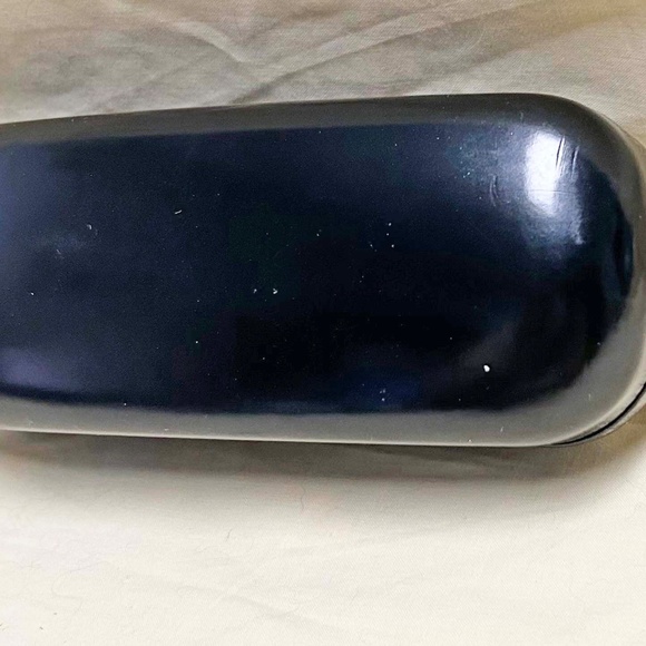 GUCCI GLASSES CASE, HARD-SIDED, VELVET INTERIOR, GUCCI NAME OUTSIDE AND INSIDE, - Picture 4 of 4